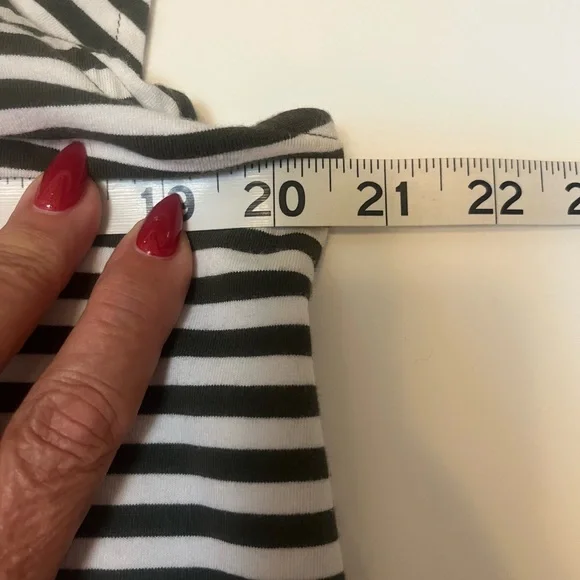 #307 Michael Kors Olive and White Striped Dress In Excellent condition. - Picture 10 of 11